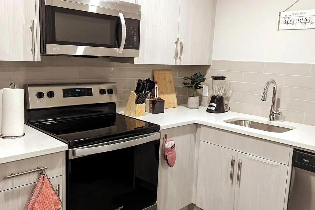 YYC The Fruitful Vineyard- A Beautiful 2 Bed Suite קנדה