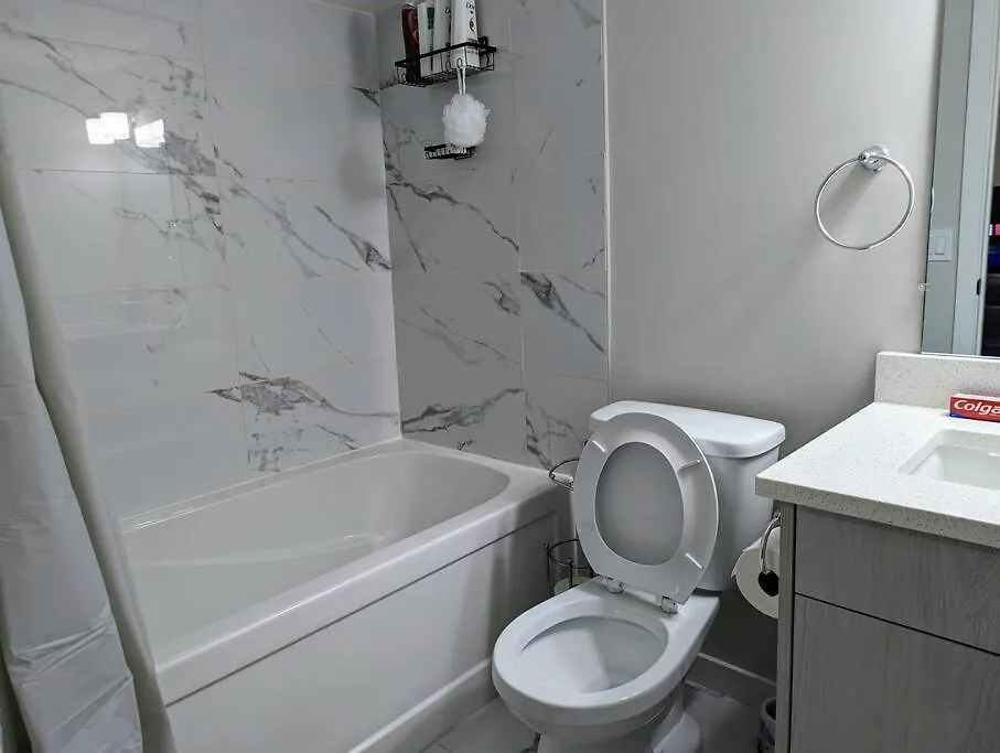 YYC The Fruitful Vineyard- A Beautiful 2 Bed Suite דירה