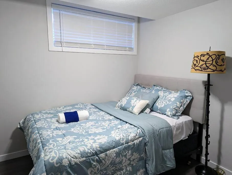 YYC The Fruitful Vineyard- A Beautiful 2 Bed Suite דירה